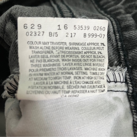 Vintage Levi's Black Faded Bermuda Long Walking Denim Festival Shorts - Picture 7 of 7